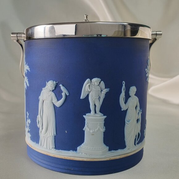 Antique Wedgwood Biscuit or Ice Barrel - Blue & White Jasperware - Picture 3 of 9